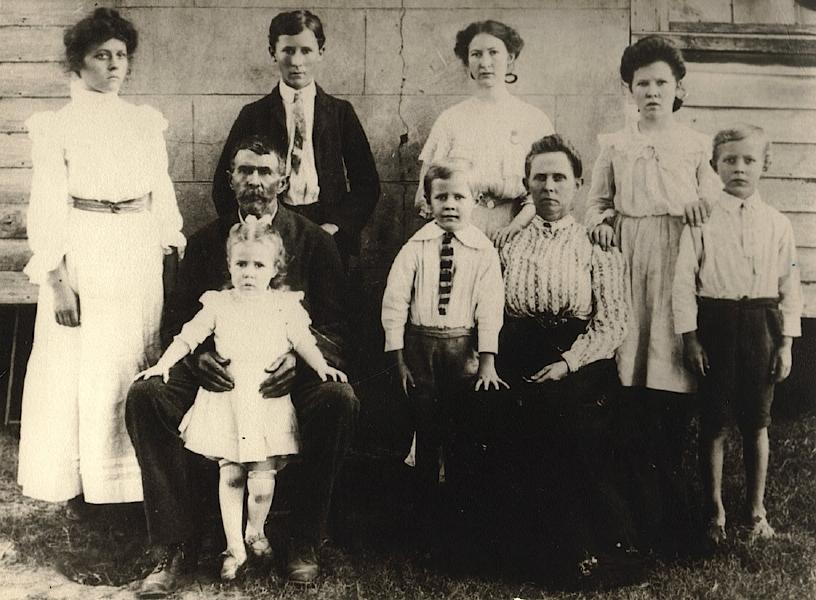 James and Anna Pegues Torbert and their family, about 1903