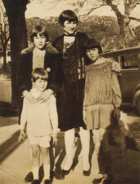 Louise Torbert with daughters Mary Louise, Evelyn and Doris, about 1929