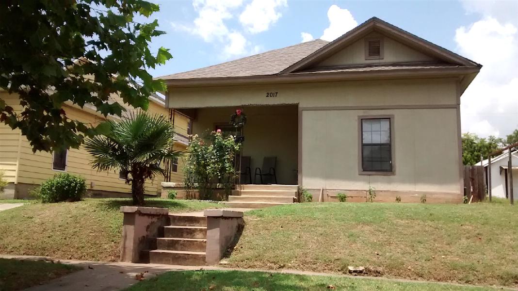 2017 Lee Avenue, Fort Worth, photographed June 2016