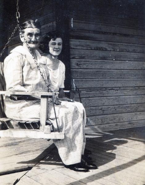 Mattie Reed Wood and granddaughter Isabel Haynie, about 1920