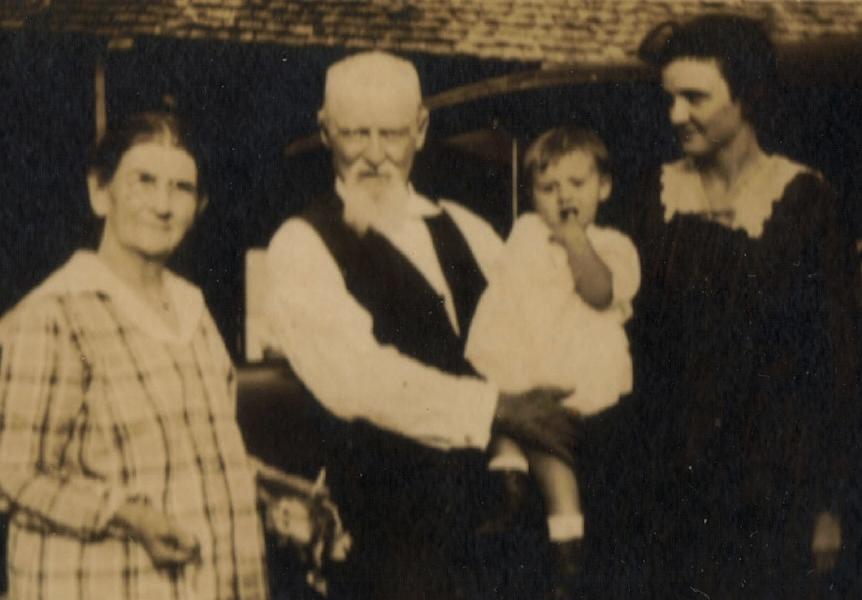 Mattie & Solomon Wm Wood with granddaughters Eloise Cecil & Fannie Kate Wood, about 1919